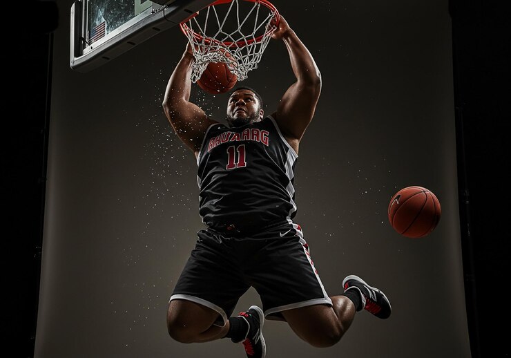 PSD jugador de baloncesto volando para un slam dunk