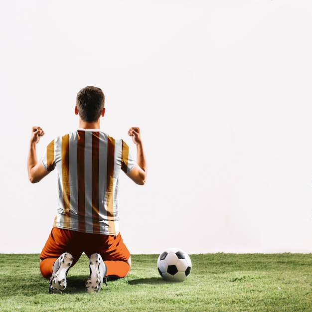 Jugador de fútbol celebrando