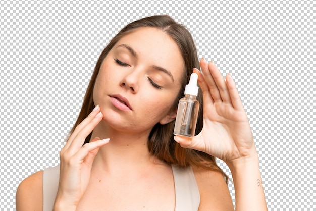 Junge blonde Frau über isolierter Chromakey-Hintergrund mit einem Serum Close-Up-Porträt