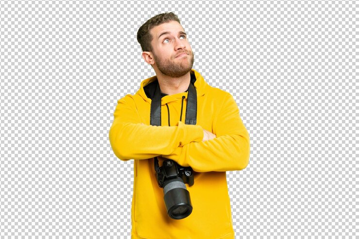 PSD junge, hübsche, blonde mann über isolierter chroma-schlüssel-hintergrund