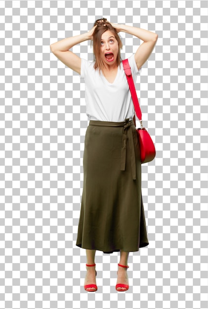 Junge hübsche und elegante Frau schneiden bereit, in Ihr zu setzen