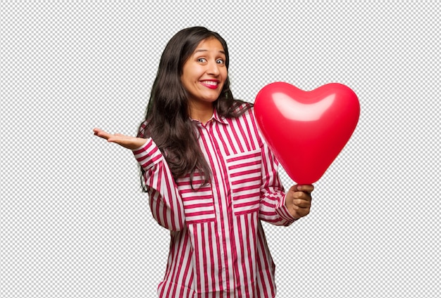 Junge indische Frau, die Valentinsgrußtag feiert
