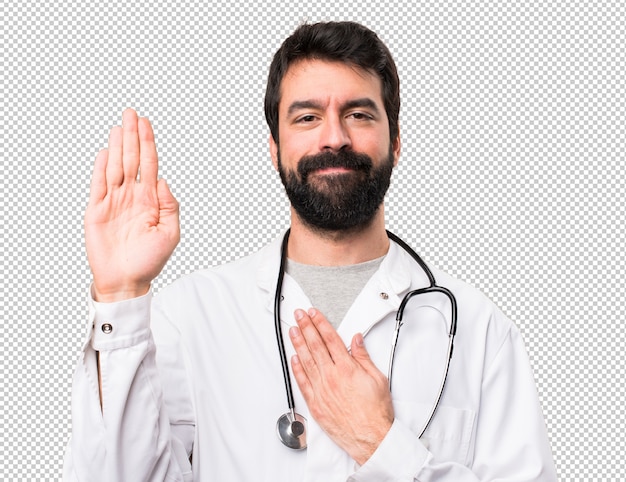 Junger Doktor, der einen Eid ablegt