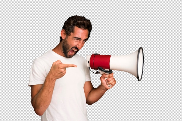 Junger verrückter bärtiger und ausdrucksstarker Mann, der ein Megaphon verwendet, um eine Nachricht zu sagen