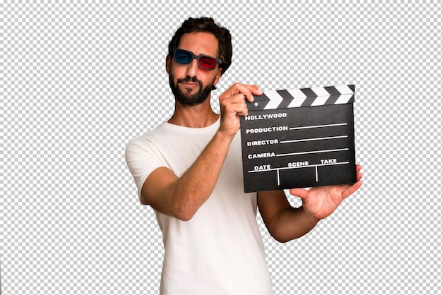 Junger verrückter bärtiger und ausdrucksstarker Mann mit einem Klöppelkinofilm oder Filmkonzept