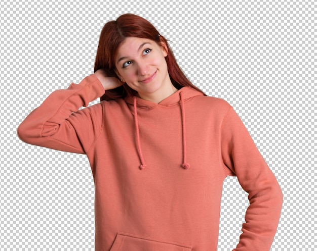 Junges Rothaarigemädchen mit rosa Sweatshirt, das eine Idee beim Kopf verkratzen steht und denkt