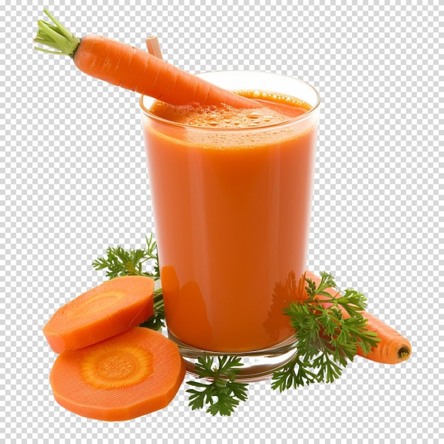 PSD jus de carotte dans un verre et tranches de carotte fraîche sur fond transparent