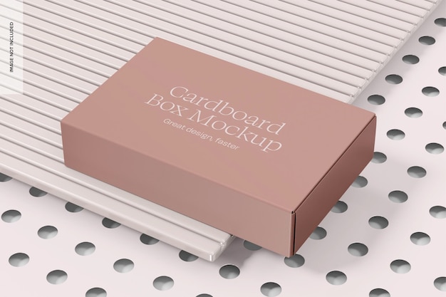 Kartonschachtel auf Metallpanel Mockup Perspektive