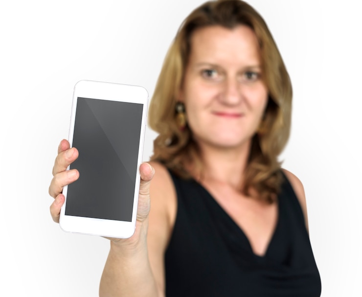 PSD kaukasische dame holding phone smiling