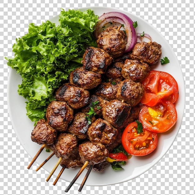 Kebab di manzo alla griglia su piastra bianca vista dall'alto isolato su uno sfondo trasparente