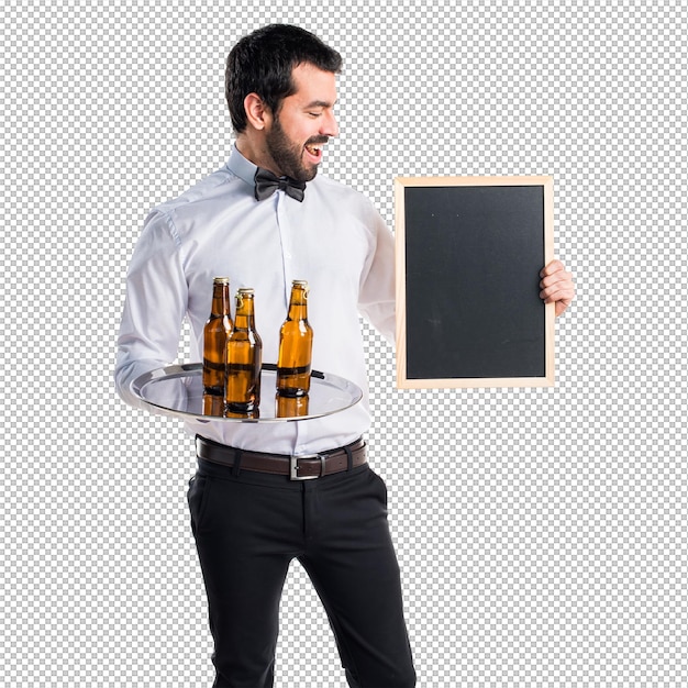 Kellner mit Bierflaschen auf dem Tablett mit einem leeren Plakat