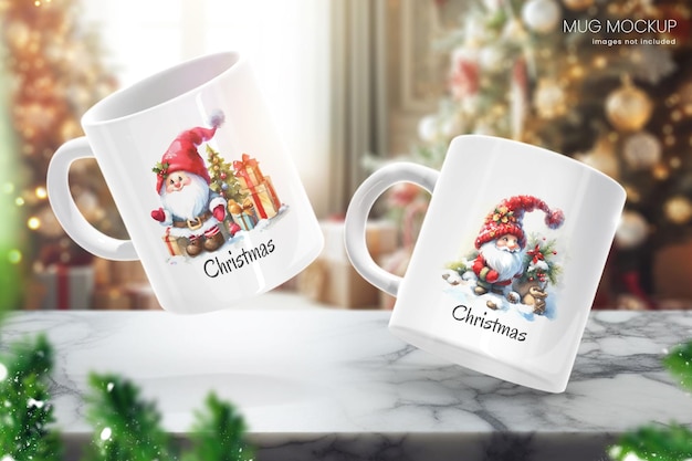 PSD keramikbecher-mockup von zwei tassen auf einem weihnachts-hintergrund mit weihnachtsbaum