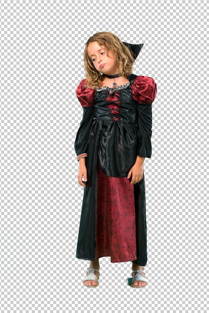 Kind gekleidet als Vampir an Halloween-Feiertagen unglücklich und mit etwas frustriert