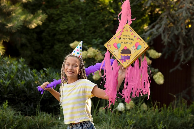 Kinderfeier mit Pinata-Mockup