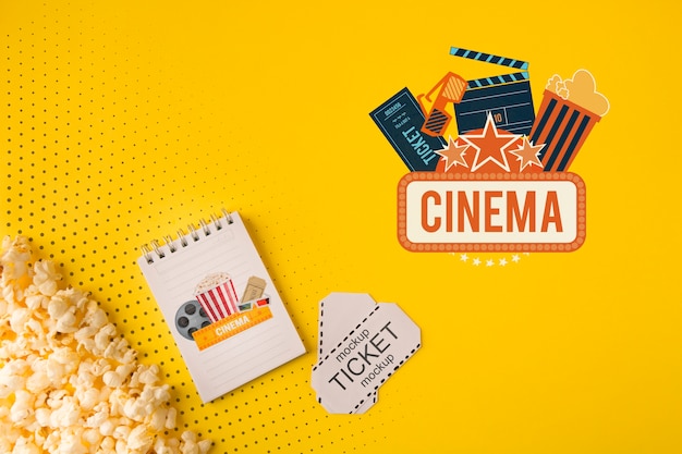 Kinokarten und Popcorn Draufsicht