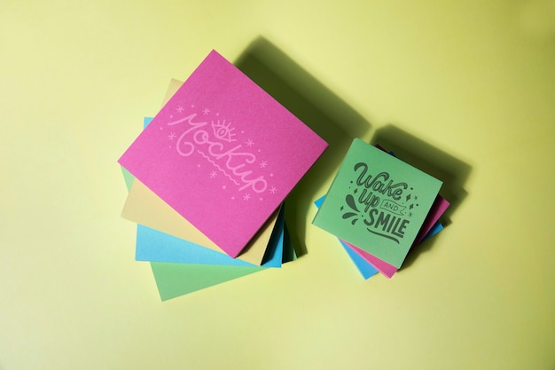 PSD kleines tragbares post-it-noten-mockup-design