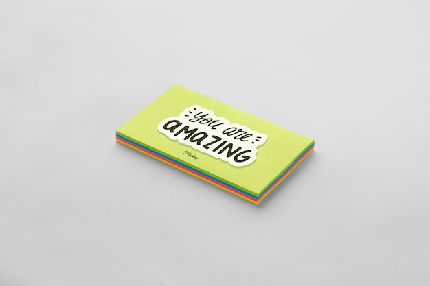 PSD kleines tragbares post-it-notiz-mockup-design