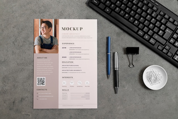 PSD labor day card mock-up-design mit briefpapier