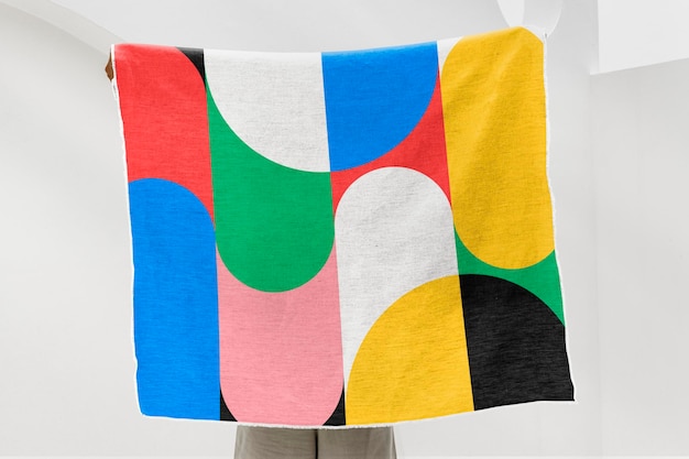 Lançar mockup de cobertor psd padrão retro colorido