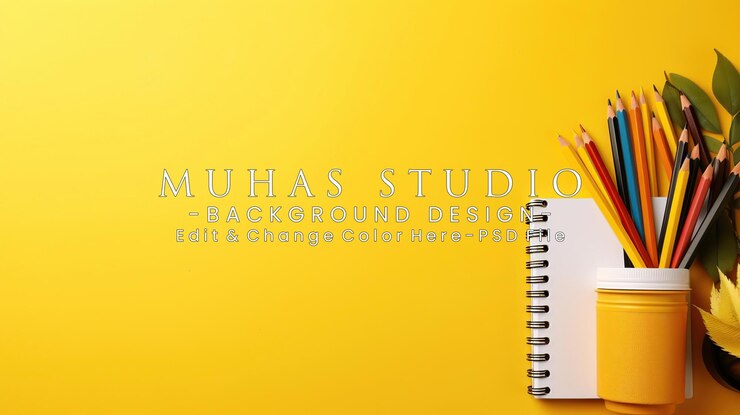 PSD lápiz de colores y cuaderno sobre fondo amarillo
