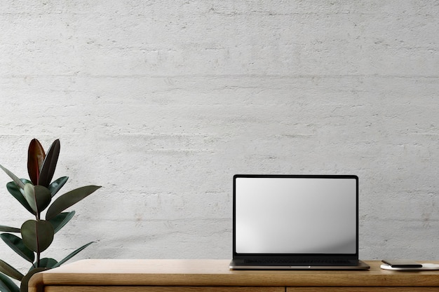 Laptop-Bildschirm-Mockup-PSD auf einer Schreibtisch-Loft-Home-Office-Zone