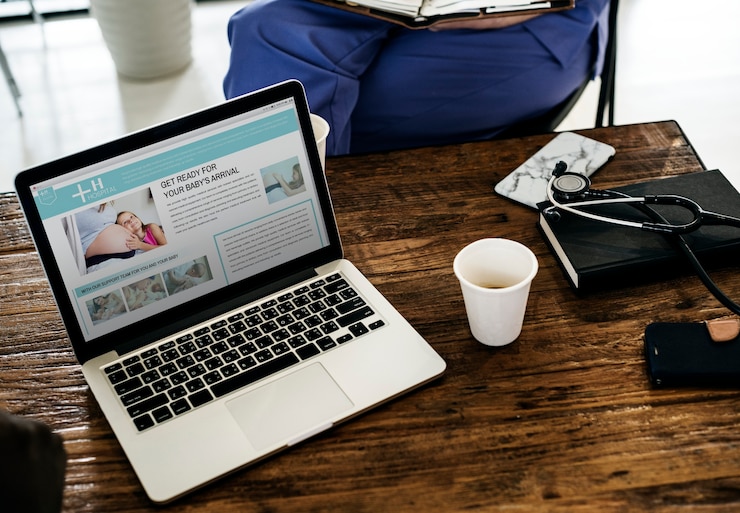 PSD laptop, der krankenhausservice-website zeigt