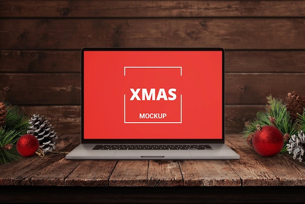 Laptop-modell auf holzschreibtisch mit weihnachtsschmuck