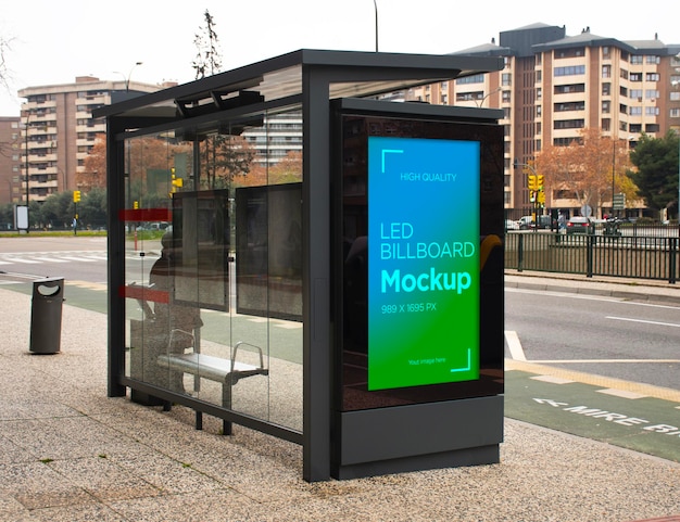 Led-Billboard-Mockup für Werbung an Bushaltestellen im vertikalen Format