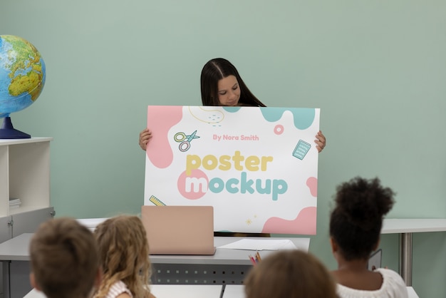 Lehrer und Schüler mit einem Schreibzeug-Mockup
