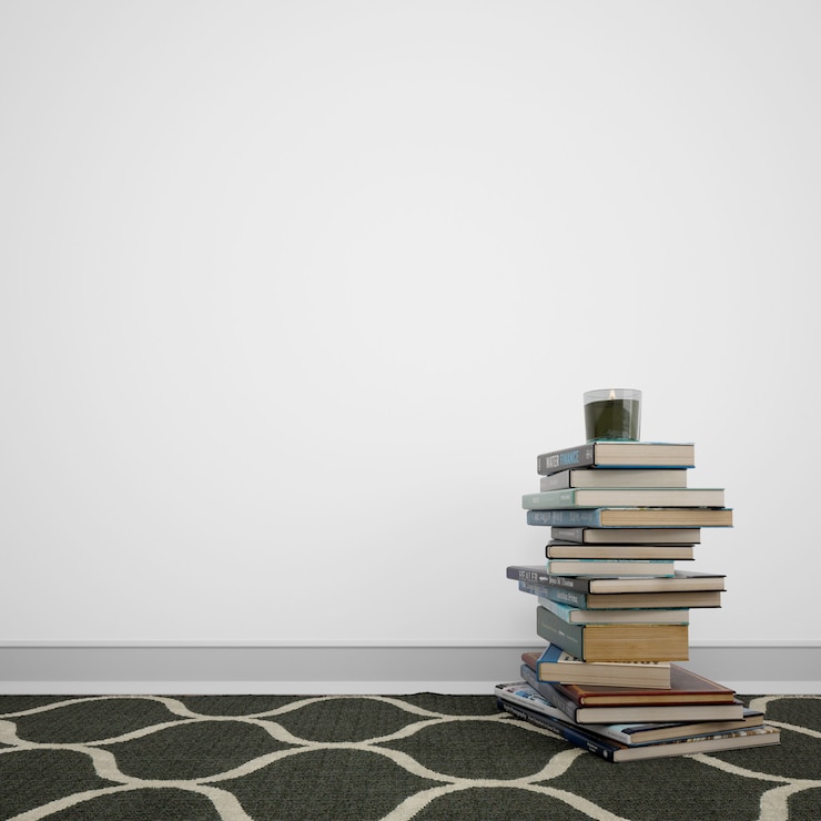 PSD libri impilati sul pavimento accanto al muro bianco con copyspace