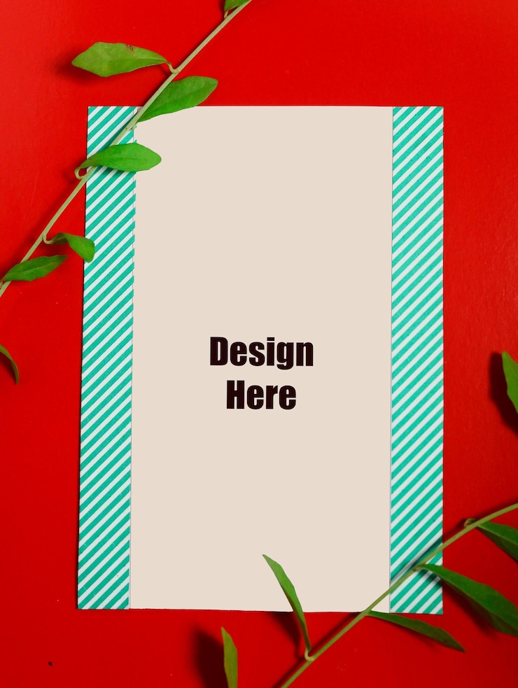 PSD libro bianco con confine blu e foglie abbondanti mockup psd