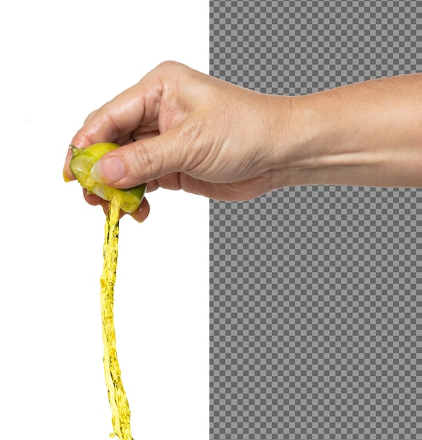PSD limón verde exprimido a mano limón verde redondo exprimido en jugo amarillo con frescura limón verde tropical con superficie natural áspera sostenga los dedos en el aire fondo blanco obturador de alta velocidad aislado