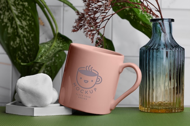 PSD lindo diseño de taza con maqueta de plantas