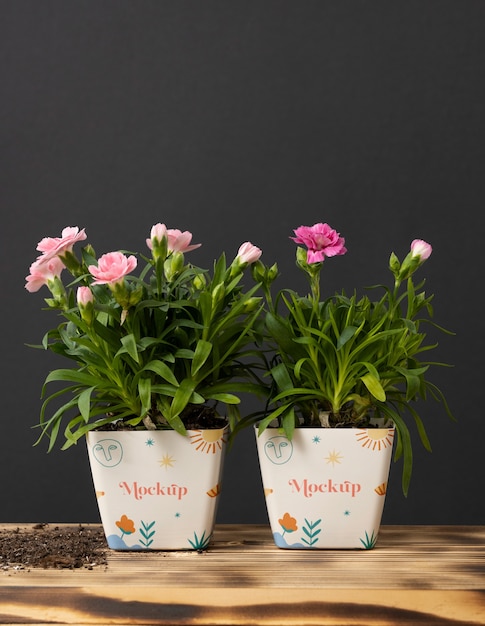 Lindo maquete de vaso de flores dentro de casa