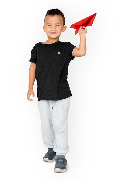 Little Boy Holding Paper Plane Retrato de estudio
