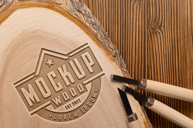 PSD logo maquette avec effet gravé sur bois et outils