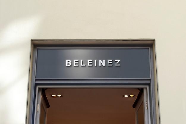 Logo Mockup Blue Luxus Fassade Zeichen