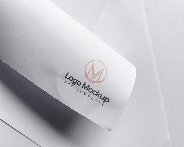 PSD logo-mockup-präsentation auf papier