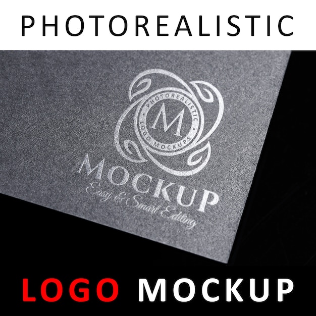 Logo mockup - stamped silver logo auf dunkelgrauer karte