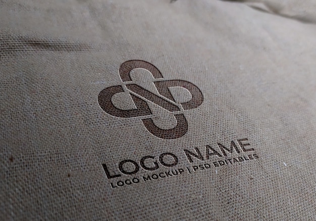 Logo-Modell aus weißem Stoff