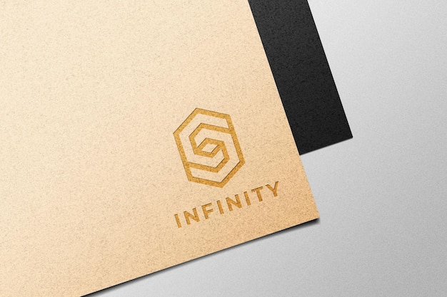 Logo su mockup di carta