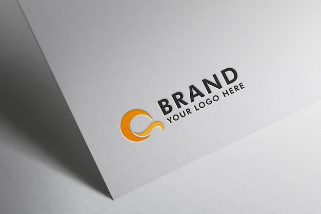 Logo su un mockup di carta bianca