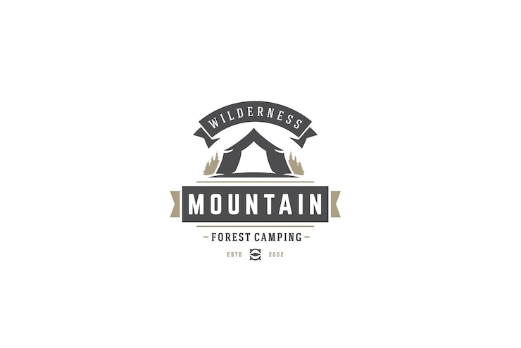 PSD logotipo para el campamento en el desierto en montañas y bosques
