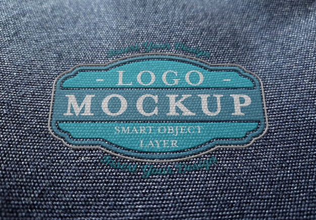 Logotipo de plástico na textura da tela