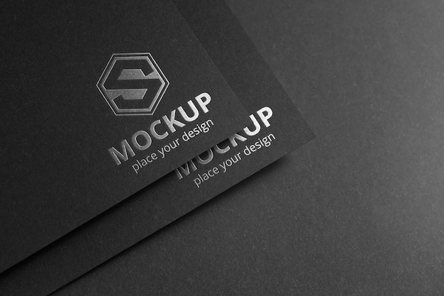 logotipo de prata no papel