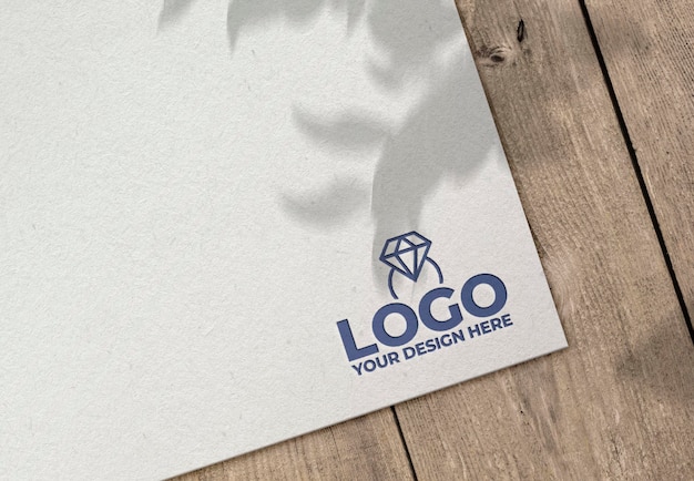 PSD logotipo gravado em maquete de papel