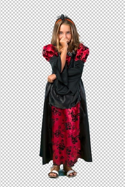 PSD loira criança vestida como um vampiro para as férias de halloween rindo