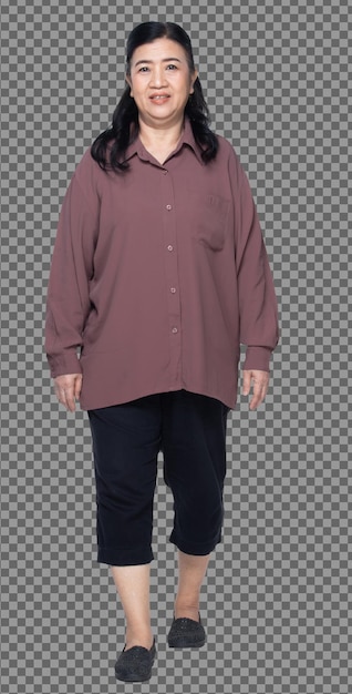 Longitud total de 60s 70s camisa púrpura de pelo negro de la anciana mujer asiática, caminar y gordo inteligente, aislado. abuela mayor caminando hacia y gira a la izquierda y derecha vista sobre fondo blanco aislado