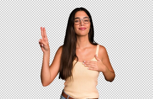 luciendo feliz, confiado y confiable, sonriendo y mostrando el signo de la victoria con una actitud positiva