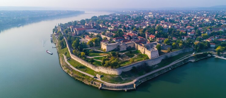 PSD luftansicht einer historischen festung auf einer insel